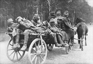 'L'offensive russe; Prisonniers autrichiens blesses, conduits en voiture aux ambulances..., 1916 (19 Creator: Unknown.