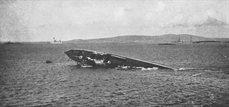 'Le sabordage de la flotte allemande; Le 21 juin 1919, a Scapa Flow: un destroyer..., 1919. Creator: Unknown.