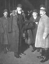 'Le retour a la paix; arrivee a la gare de l'Est de la delegation hongroise presidee..., 1919. Creator: Unknown.