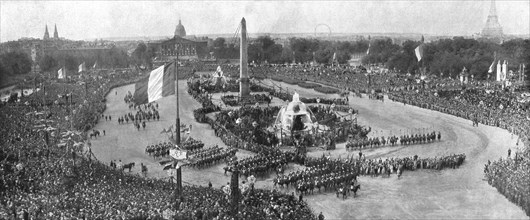 'Le jour de gloire; vue d'ensemble de la place de la Concorde, au moment ou la tete..., 1919. Creator: Unknown.