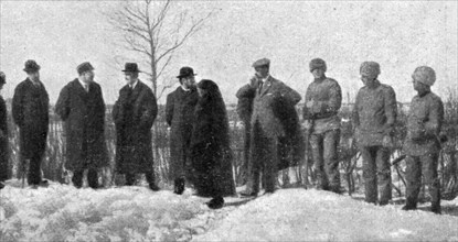 'France et Russie; Consigne suedoise: des soldats ont arrete les ministres francais, qui..., 1916. Creator: Unknown.