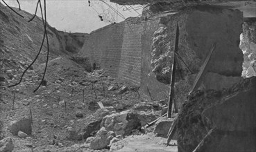 '' Le Fort de Vaux; Aspect d'un angle de l'ouvrage avec les enormes blocs de beton disloques', 1916. Creator: Unknown.