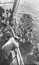 'Les evenements de Grece; debarquement de fusiliers marins francais au Piree', 1916. Creator: Unknown.