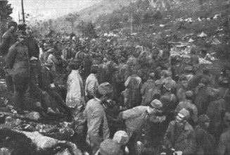 'Les succes Italiens du Carso; defile de prisonniers autrichiens apres les comabts du 1er..., 1916. Creator: Unknown.