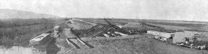 'Sur la route de Monastir; le route de Monastir coupee par les Bulgares en retraite', 1916. Creator: Unknown.