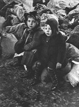 'Les rapatries du Nord de la France a annemasse (Haute-Savoie); Deux petits enfants..., 1916. Creator: Unknown.