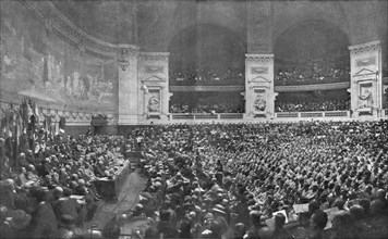 'Reconnaissance national; la ceremonie du 2 aout 1919, a Paris, dans le Grand Amphitheatre..., 1919. Creator: Jean Clair-Guyot.