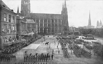 L'appel des morts; le 21 aout 1919, a Rouen, sur la place de l'hotel-de-Ville, la 5e div..., 1919. Creator: Unknown.