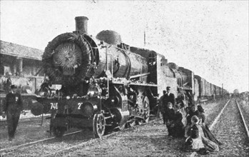 'Le "Soldat Inconnu" italien; la locomotive du train qui ramena le corps d'Aquilee a Rome',1921. Creator: Unknown.