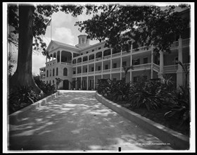 The Royal Victoria, Nassau, Bahama Isl'ds., c1901. Creator: William H. Jackson.