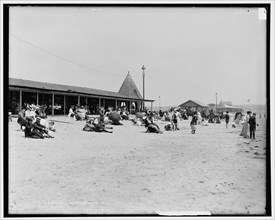 Easton's Beach, Newport, R.I., between 1900 and 1906. Creator: Unknown.