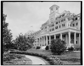 Hotel Royal Poinciana, Palm Beach, Fla., c1900. Creator: Unknown.