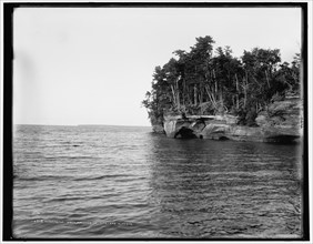 Washington Arch, Apostle Islands, Lake Superior, between 1880 and 1899. Creator: Unknown.