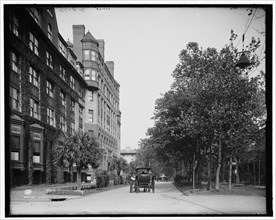 Liberty St. Street, Savannah, Ga., between 1900 and 1910. Creator: Unknown.