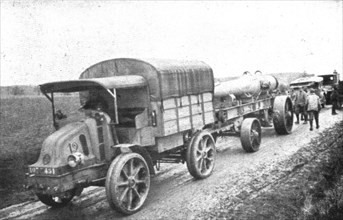 'Au Volant; Tracteurs d'une piece de 240: voiture-affut et voiture-piece', 1918. Creator: Unknown.