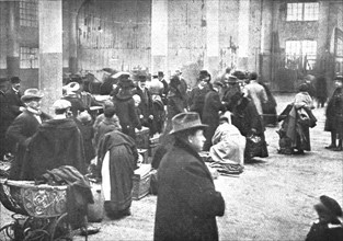 'Les Indesirables; Au marche couvert de Mulhouse: la verification des bagages par..., 1918. Creator: Unknown.