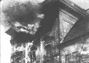 'La Nouvelle Europe; la guerre civile a Berlin; Eclatement d'un obus au deuxieme etage..., 1918. Creator: Unknown.