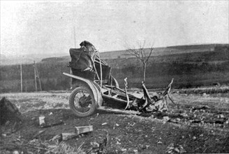 'Les Automobiles militaires au peril et a l'honneur; automobile de liaison fracassee..., 1916. Creator: Unknown.