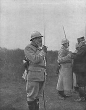 'Nos Preux; La veille de l'offensive de la Somme, le general en chef a voulu voir les..., 1916. Creator: Unknown.