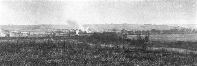 ''Les combats au Nord de la Somme; Bombardement de Curlu, quelques instants avant l'attaque', 1916. Creator: Unknown.