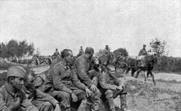 'Les combats au Nord de la Somme; Prisonniers faits a Hardecourt, le 8 juillet: sur la route...,1916 Creator: Unknown.