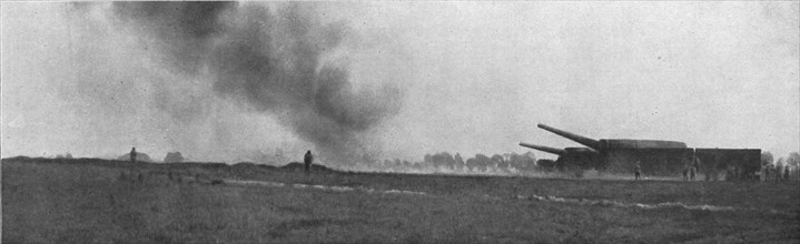 ''La Bataille de la Somme; Tir d'A.V.F. (Artillerie Lourde sur Voie Ferree) a longue portee', 1916. Creator: Unknown.