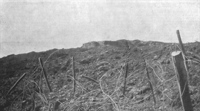 'Episodes de la bataille de Verdun; les ruines de l'ouvrage aux mains des Allemands, un mois...,1916 Creator: Unknown.
