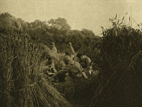 ''La Replique de Foch; A l'est de Montdidier; au cours de la progression; dejeuner..., 1918. Creator: Unknown.