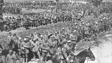 ''Les Britanniques au Nord de la Somme... 1918. Creator: Unknown.