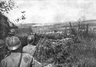 ''Sur L'Aisne; sur le front de l'armee Mangin; preparation d'artillerie pour l'attaque qui..., 1918. Creator: Unknown.