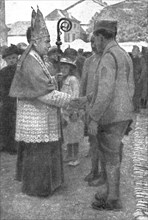 ''Les Americains dans le Saillant de Saint-Mihiel; Mgr Ginisty, eveque de Verdun, venu... 1918. Creator: Unknown.