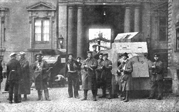 ''L'Allemagne Revolutionnaire; Le 9 novembre 1918; une section d'automobiles blindees des..., 1918. Creator: Unknown.