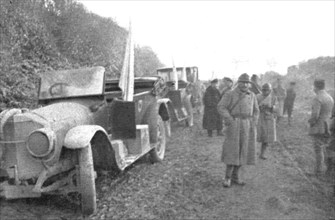 ''La Capitulation Allemande; A Rocquigny; les voitures allemandes qui amenerent les..., 1918. Creator: Unknown.