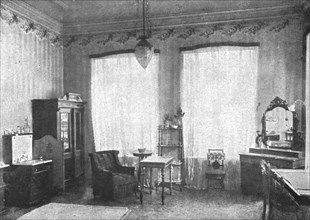 ''Les derniers jours des Romanof; A la maison Ipatief; chambre du tsar, de l'imperatrice..., 1917. Creator: Unknown.
