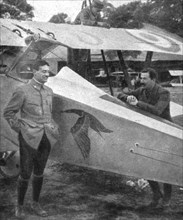 ''Quelques "AS"; Lieutenant Deullin, a gauche, et adjudant Tarascon', 1916. Creator: Unknown.