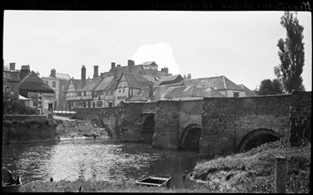 King John's Bridge, Tewkesbury, Gloucestershire, 1940-1948. Creator: Ethel Booty.