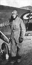 'Les Etats-Unis dans la guerre; Le sergent aviateur americain James Roger MacConnell..., 1917. Creator: Unknown.