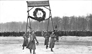 'Les Funerailles des Morts de la Revolution; Un hommage de l'armee revolutionnaire..., 1917. Creator: Unknown.