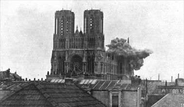 'La destruction methodique de Reims; L'eclatement d'un obus de gros calibre sur le transept..., 1917 Creator: Unknown.