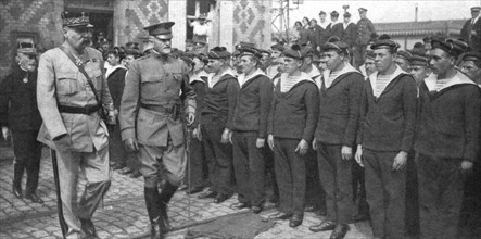 'L'Arrivee du General Pershing; Sur le quai de Boulogne: accompagne du general Pelletier..., 1917. Creator: Unknown.