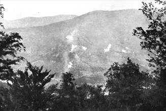 ' Victorieuse Offensive Italienne; Devant Plava: Le bombardement des positions autrichiennes...1917. Creator: Unknown.