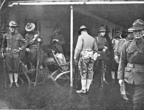 'Les Premiers Contingents Americains en France; A bord d'un transport: soldats se preparent..., 1917 Creator: Unknown.