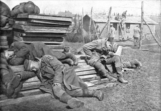 'Les "Leurs", apres la bataille: prisonniers allemands extenues, ecrases par le sommeil..., 1918. Creator: Unknown.