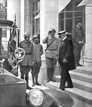 'La resolution des allies; A la sortie du conseil interallie de Versailles, le 3 juin 1918..., 1918. Creator: Unknown.