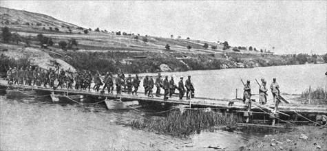 ' Sur le Marne; prisonniers allemands ramenes sur la rive Sud de la Marne, le 22 juillet..., 1918. Creator: Unknown.