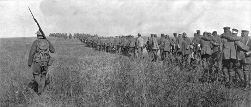 'A travers le champ de bataille; colonne de prisonniers allemands diriges sur l'arriere..., 1918. Creator: Unknown.