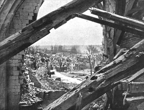 'Dans Montdidier libere; un quartier de Montdidier vu par une breche de l'eglise, apres..., 1918. Creator: Unknown.