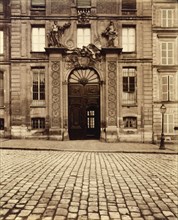 Versailles, Porte, rue de L'Orangerie, c.1910. Creator: Eugene Atget.