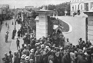 'Les evenements d'orient; Le 3 juin 1916,l'etat de siege est proclame a Salonique: des soldats et de Creator: Unknown.