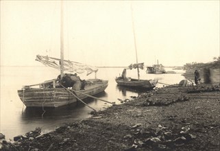 Chinese junks off the coast near the city of Sakhalyan opposite Blagoveshchensk., 1909. Creator: Vladimir Ivanovich Fedorov.